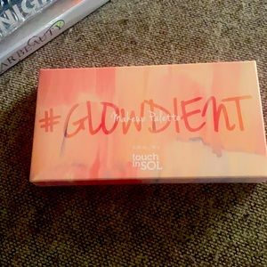 Brand new eye shadow pallet